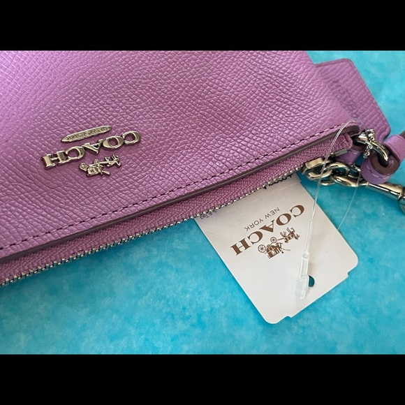 COACH wristlet/Wallet - Picture 2 of 7